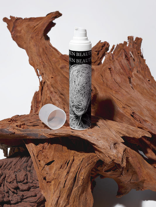 Skincare product on a wooden surface with 'Men's Beauty' branding. Niacinamide Gel